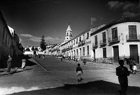 Calle-Calzada-de-la-Trinidad-con-el-Convento-de-la-Trinidad