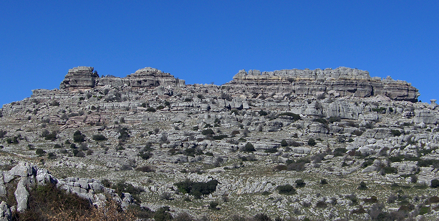 Vista de una de las crestas del Torcal desde el área de visitantes.